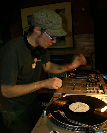 DJ ahZ (profilovka z webu StonedRaiderz - 2006)